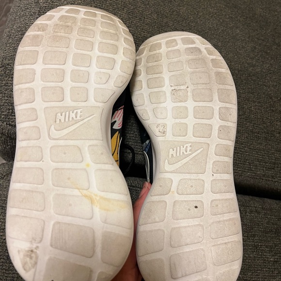 Woman’s Roshe run floral print ‘aloha’ - Picture 6 of 8